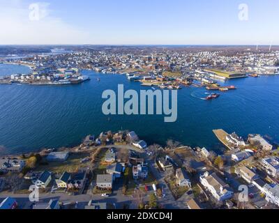 Vista aerea di Rocky Neck e Gloucester Harbour nella città di Gloucester, Cape Ann, Massachusetts, Stati Uniti. Foto Stock