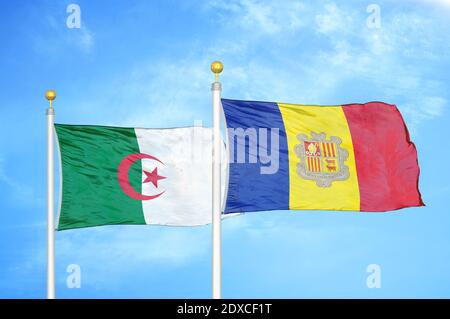 Algeria e Andorra due bandiere su paletti e cielo blu Foto Stock