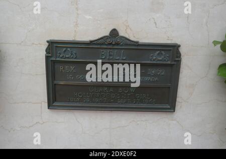 Glendale, California, USA 23 dicembre 2020 UNA visione generale dell'atmosfera dell'attrice Clara Bow's grave in Sanctuary of Heritage nel Mausoleo della libertà al Forest Lawn Memorial Park il 23 dicembre 2020 a Glendale, California, USA. Foto di Barry King/Alamy Stock foto Foto Stock