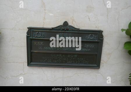 Glendale, California, USA 23 dicembre 2020 UNA visione generale dell'atmosfera dell'attrice Clara Bow's grave in Sanctuary of Heritage nel Mausoleo della libertà al Forest Lawn Memorial Park il 23 dicembre 2020 a Glendale, California, USA. Foto di Barry King/Alamy Stock foto Foto Stock