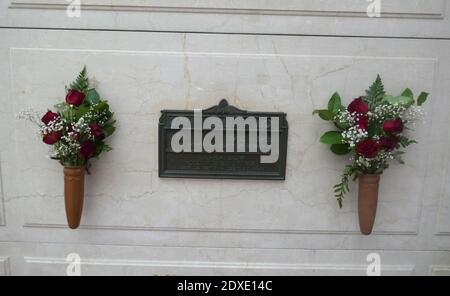 Glendale, California, USA 23 dicembre 2020 UNA visione generale dell'atmosfera dell'attrice Clara Bow's grave in Sanctuary of Heritage nel Mausoleo della libertà al Forest Lawn Memorial Park il 23 dicembre 2020 a Glendale, California, USA. Foto di Barry King/Alamy Stock foto Foto Stock