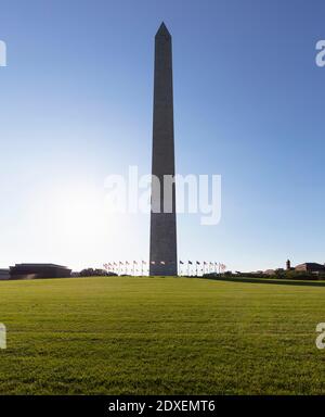USA, Washington DC, Washington Monument in piedi contro il cielo limpido Foto Stock