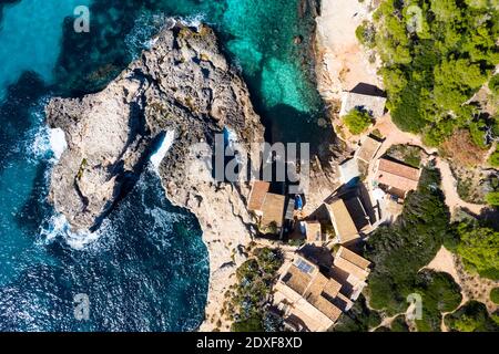 Luftaufnahme, Spanien, Baleari, Maiorca, Cala d'es Moro, Felsenküste bei Cala de s'Almonia, Naturschutzgebiet Cala Llombars Foto Stock