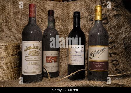 Gruppo di vini d'annata dell'Australia Meridionale Foto Stock