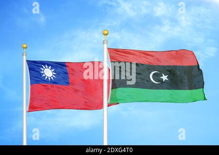 Taiwan e Libia due bandiere su paletti e cielo blu Foto Stock