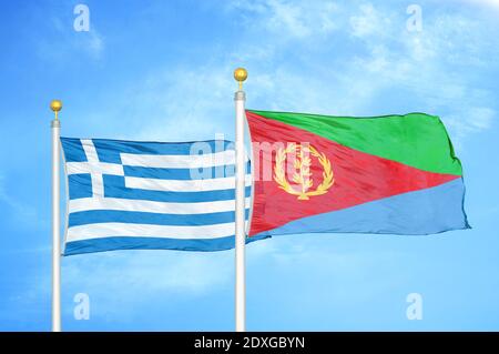 Grecia ed Eritrea due bandiere su palchi e cielo blu Foto Stock