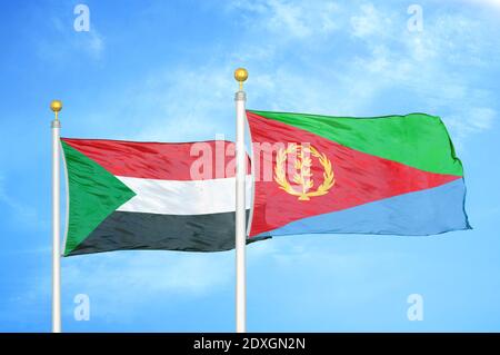 Sudan ed Eritrea due bandiere su palchi e cielo blu Foto Stock