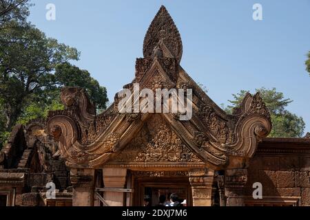 Bassorilievo sulle pareti di Banteay Srei Foto Stock