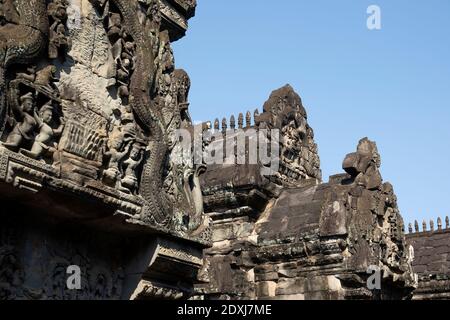 Bassorilievo sulle pareti di Angkor Foto Stock