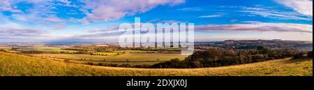 Vista panoramica sulle Chilterns che guardano a NE da Sharpenhoe, Bedfordshire, Regno Unito Foto Stock