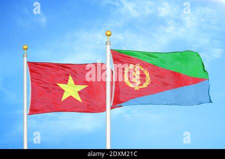 Vietnam ed Eritrea due bandiere su palchi e cielo blu Foto Stock