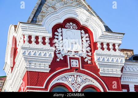 Stemma di Samara sulla facciata dell'edificio storico del teatro di Samara, 1851 Foto Stock