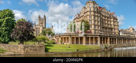 Parade Gardens presso le rive del fiume Avon, Bath, Somerset, Inghilterra Foto Stock