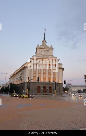 BULGARIA, SOFIA - 01 AGOSTO 2019: Ufficio dell'Assemblea Nazionale (ex Casa del Partito Comunista) Foto Stock