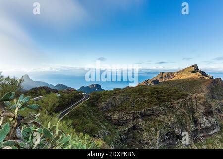 Dawn sopra il Teno Masif dal crinale, Degollada de Cherfe, punto di vista su Masca, Tenerife, Isole Canarie, Spagna Foto Stock