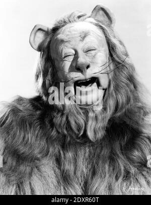 BERT LAHR Ritratto come il leone vile nel MAGO DI OZ 1939 regista VICTOR FLEMING libro Frank L. Baum Costumi Gilbert Adrian Metro Goldwyn Mayer Foto Stock