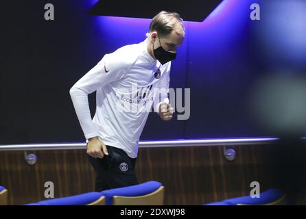 Ultima foto di Thomas Tuchel come allenatore del PSG (è stato licenziato poche ore dopo) lasciando la conferenza stampa post-partita dopo la partita di calcio del campionato francese Ligue 1 tra Parigi Saint-Germain (PSG) e RC Strasburgo il 23 dicembre 2020 allo stadio Parc des Princes di Parigi, Francia - Foto Jean Catuffe / DPPI / LM Foto Stock