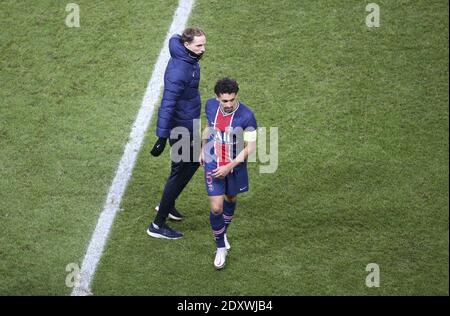 Ultima foto di Thomas Tuchel in campo come allenatore del PSG (è stato licenziato poche ore dopo) - qui con il suo capitano Marquinhos - alla fine del campionato francese Ligue 1 partita di calcio tra Parigi Saint-Germain (PSG) e RC Strasburgo il 23 dicembre, 2020 allo stadio Parc des Princes di Parigi, Francia - Foto Jean Catuffe / DPPI / LM Foto Stock