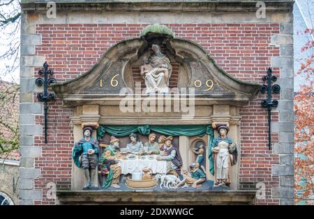 Tradizionale pietra a tegola nella città di Gouda, Paesi Bassi Foto Stock