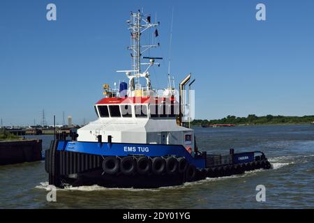 EMS TUG visto operare sul Tamigi a Londra Foto Stock