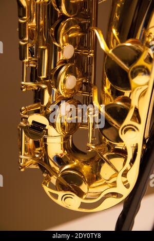Primo piano sassofono, tasti e meccanismo Yamaha Foto Stock
