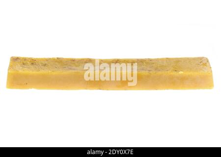 lingotto di cera d'api puro isolato su sfondo bianco Foto Stock