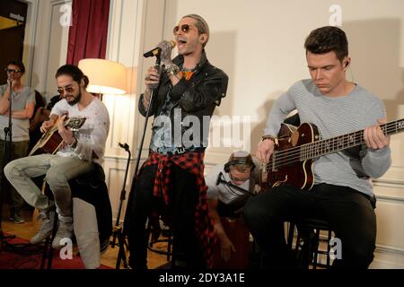 Il Tokio Hotel si esibisce dal vivo durante una vetrina prima di una conferenza stampa sul nuovo album "Kings of Suberbia" che si è tenuto presso l'Hotel de Sers a Parigi, in Francia, l'8 ottobre 2014. Foto di Nicolas Briquet/ABACAPRESS.COM Foto Stock