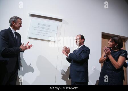 Bernard Arnault, CEO di LVMH, presidente francese Francois Hollande e sindaco di Parigi Anne Hidalgo, in occasione dell'inaugurazione della Fondazione Louis Vuitton, una settimana prima dell'apertura ufficiale al pubblico, a Parigi, in Francia, il 20 ottobre 2014. Foto piscina di Hamilton/ABACAPRESS.COM Foto Stock