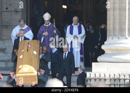 Cerimonia funebre per il defunto amministratore delegato di Total Christophe de Margerie, morto in un incidente aereo a Mosca la scorsa settimana, nella chiesa di Saint-Sulpice a Parigi, in Francia, il 27 ottobre 2014. Foto di ABACAPRESS.COM Foto Stock