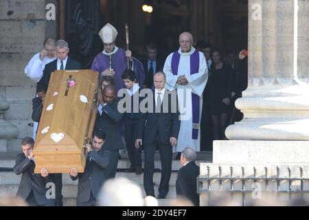 Cerimonia funebre per il defunto amministratore delegato di Total Christophe de Margerie, morto in un incidente aereo a Mosca la scorsa settimana, nella chiesa di Saint-Sulpice a Parigi, in Francia, il 27 ottobre 2014. Foto di ABACAPRESS.COM Foto Stock