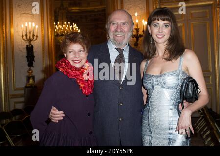 Jean-Pierre Marielle, la moglie Agathe Natanson e Frederique Bel, che partecipano all'apertura e alla ricezione della mostra, ospitata dalla Societe Baudelaire, ha appreso il presidente della società iSee St. John Knowles e il direttore esecutivo della GIMD Laurent Dassault per celebrare il centenario del generale francese Pierre Guillain de Benouville, Alla Grande Chancellerie de la Legion dHonneur a Parigi, Francia, il 5 novembre 2014. Foto di Thierry Orban/ABACAPRESS.COM Foto Stock