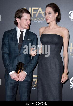 Jack o'Connell e Angelina Jolie si pongono nella sala stampa durante il 18° annuale Hollywood Film Awards al Palladium di Los Angeles, CA, USA il 14 novembre 2014. Foto di Lionel Hahn/ABACAPRESS.COM Foto Stock