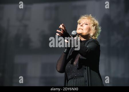 Petula Clark si esibisce durante il Rendez-Vous avec Les Stars tenutosi presso l'Arena di Ginevra, Svizzera il 15 novembre 2014. Foto di Loona/ABACAPRESS.COM Foto Stock