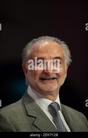 Jacques Attali partecipa al 7° Premio Internazionale per la microimprenditorialità della Fondazione Planet Finance, a Parigi, in Francia, il 1° dicembre 2014. Foto di Thierry Orban/ABACAPRESS.COM Foto Stock