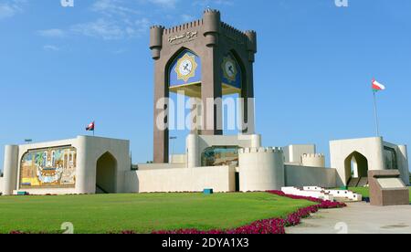 Burj al Sahwa rotonda a Seeb, Oman. Foto Stock