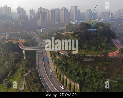 Vista del parco Hutouyan, chiamato anche "Cliff Park" dai residenti vicini perché le persone si sentono come camminare in aria per il suo percorso di 100 metri a Yuz Foto Stock