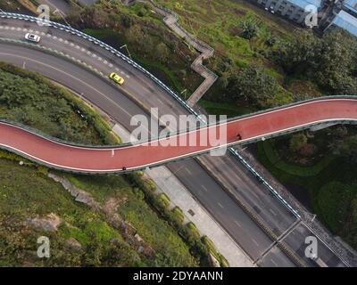 Vista del parco Hutouyan, chiamato anche "Cliff Park" dai residenti vicini perché le persone si sentono come camminare in aria per il suo percorso di 100 metri a Yuz Foto Stock