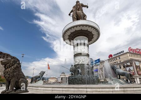 Statua di Alessandro il Grande ufficialmente chiamato 'Guerriero su un cavallo, Piazza Macedonia, Skopje, Macedonia (FYROM), Repubblica di Macedonia del Nord Foto Stock