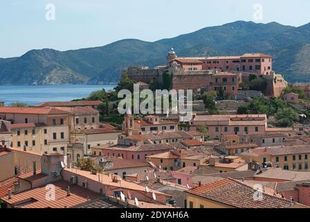 Portoferraio, il paese e Forte Stella, Isola d'Elba, Toscana, Italia Foto Stock