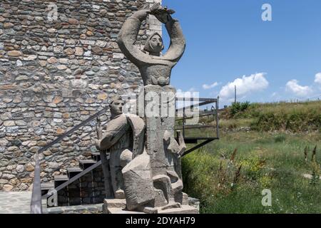 Monumento ' potere, gloria e vittoria' o Monumento alla libertà, dedicato alle vittime del nazismo e dei combattenti morti nella seconda guerra mondiale, fortezza di Kale, Skopje, Macedone Foto Stock