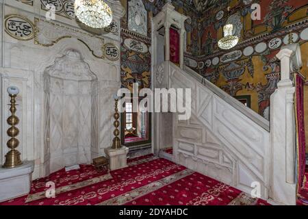 Interno, Mihrab & minbar, Šarena aka Šarena Džamija Moschea, decorata, colorata o dipinta Tetova Macedonia, (FYROM)), Repubblica del Nord M. Foto Stock