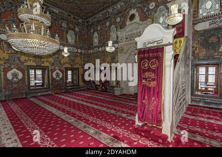 Interno, Mihrab & minbar, Šarena aka Šarena Džamija Moschea, decorata, colorata o dipinta Tetova Macedonia, (FYROM)), Repubblica del Nord M. Foto Stock