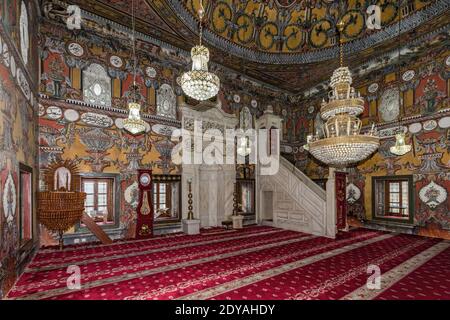 Interno, Mihrab & minbar, Šarena aka Šarena Džamija Moschea, decorata, colorata o dipinta Tetova Macedonia, (FYROM)), Repubblica del Nord M. Foto Stock