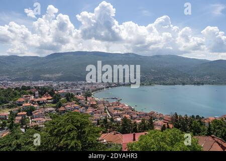 Ohrid città & lago da Samuel (Samuil) Fortezza aka Tsar Samoil Fortezza, Ohrid, Macedonia, (FYROM)), Repubblica della Macedonia del Nord Foto Stock