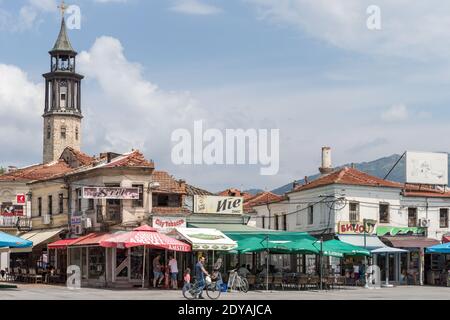 Torre dell'orologio ottomana e Moschea del Bazaar, Moschea di Charshi, Bazaar, Centro Turco Vecchio, Prilep, Macedonia (FYROM)), Repubblica del Clo Ottomano del Nord MacedoniaOttomano Foto Stock