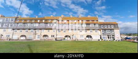 West Bay.Dorset.Regno Unito.29 giugno 2020.Vista del Pier Terrace a West Bay in Dorset Foto Stock