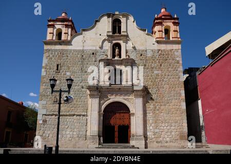 Facciata della chiesa Sangre De Cristo di Oaxaca Foto Stock