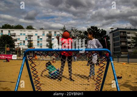 FRA - SOCIETÀ - LA SPIAGGIA PER COLORO CHE NON L'HANNO. Rennes, estate 2017, animazioni sono organizzate per i giovani dei quartieri. FRA - S. Foto Stock