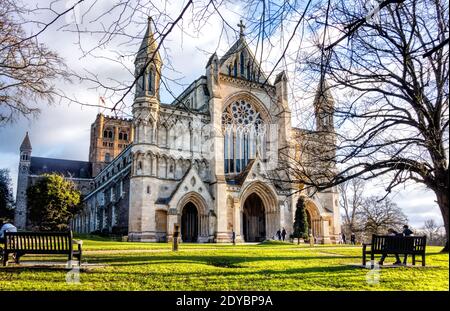 Cattedrale di St. Albans conosciuta anche come St. Albans Abbey, St. Albans Hertfordshire UK Foto Stock