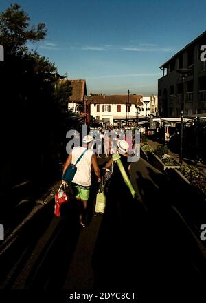 FRA - SOCIETA' - 'IF YOU VIED US' été 2016, des jeunes bretons passent une semaine de vacance en camping à Mimizan. FRA - SOCIETE - 'SO L'ON NOUS VOYAI Foto Stock